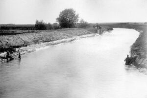 Great Eastern Canal in Finney County, Kansas by Francis M. Steel, about 1905.