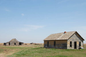 Old buildings near Kalvesta, Kansas by Kqthy Alexnderr.