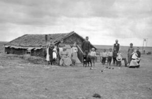 A sod house in Finney County, Kansas in about 1895.