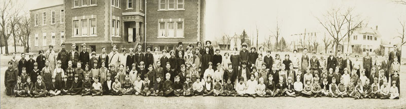 Students and teachers at a public school in Moline, Kansas, 1927.
