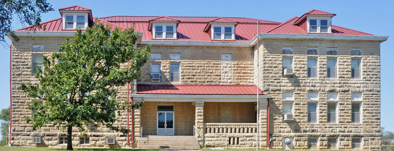 Historic grade school in Cottonwood Falls, Kansas, courtesy Wikipedia.