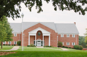 MidAmerica Nazarene College in Olathe , Kansas.