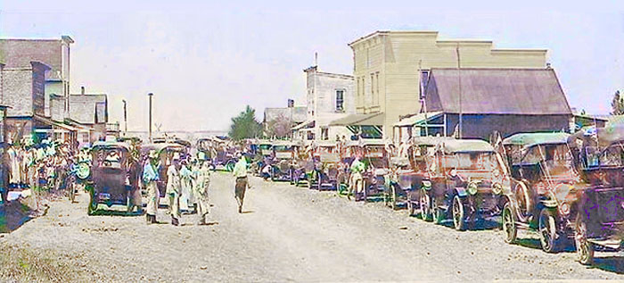 Mont Ida, Kansas Street Scene, 1913.