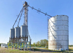 A grain elevator in Niles, Kansas, courtesy of Google Maps.